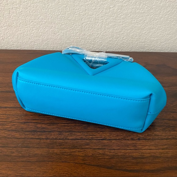 Robin Blue Geometric Structured Gathered POINT Triangle Crossbody Clutch | B2 - Picture 5 of 8